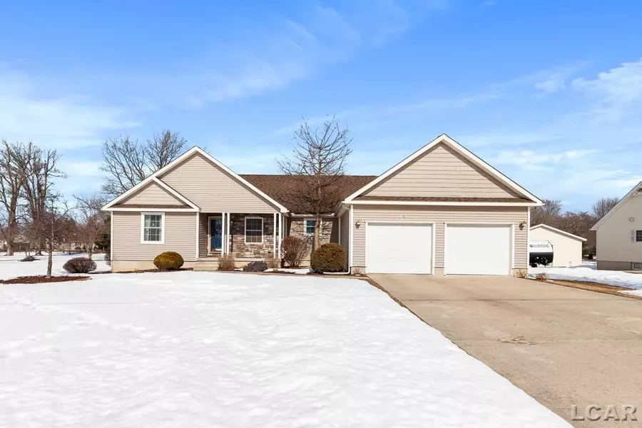 1842 Williamsburg, Adrian, MI 49221