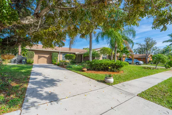 Jupiter, FL 33458,409 Highwood CIR