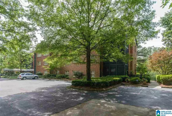 Mountain Brook, AL 35213,106 MORNINGSIDE CIR #106