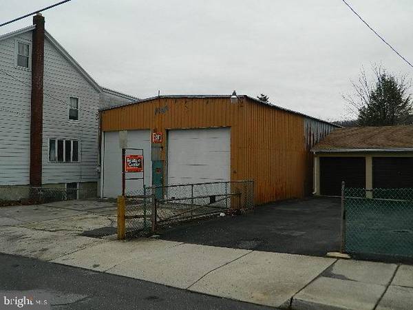 327-325-327 W BERTSCH ST, Lansford, PA 18232