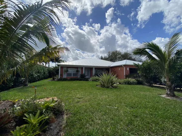 Port Saint Lucie, FL 34953,433 SW South Quick CIR