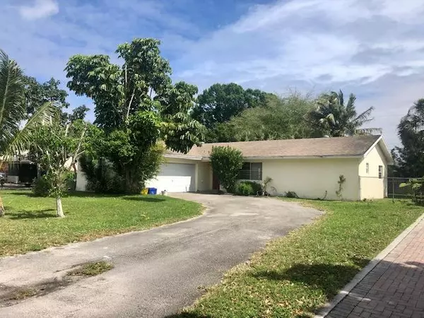 1360 Stoneway LN, West Palm Beach, FL 33417