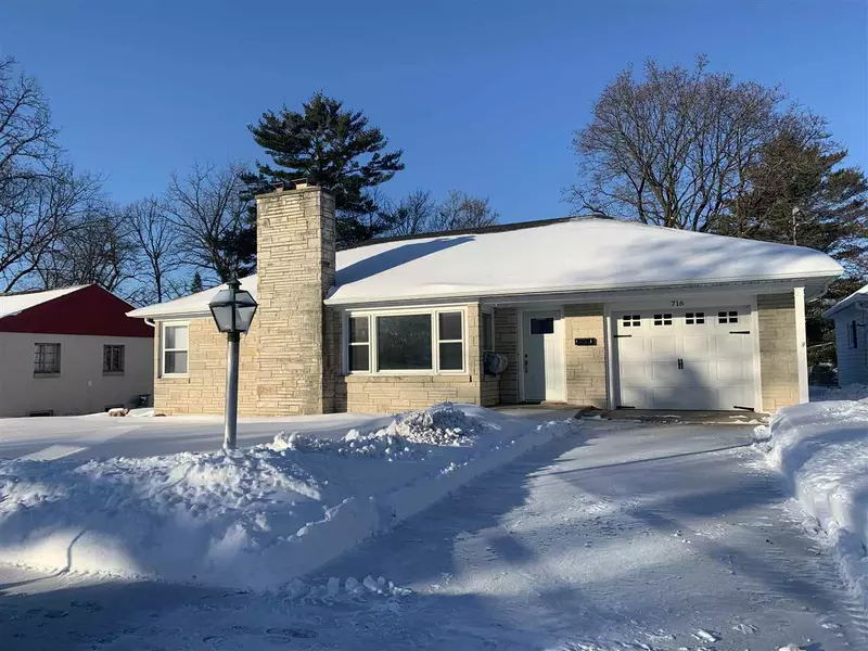 716 S Monroe St, Stoughton, WI 53589