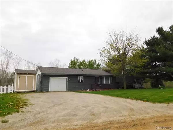 3307 N CEDAR RD, Handy Twp, MI 48836