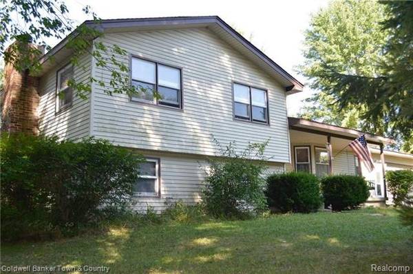 1405 BRIGGSVILLE RD, Fowlerville, MI 48836