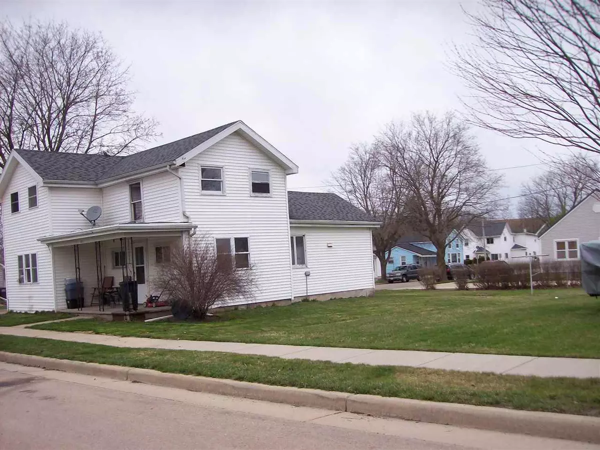 Cambria, WI 53923,417 Center St