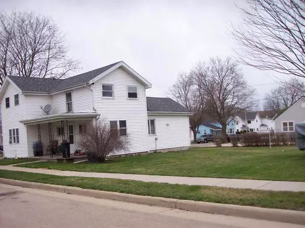 417 Center St, Cambria, WI 53923