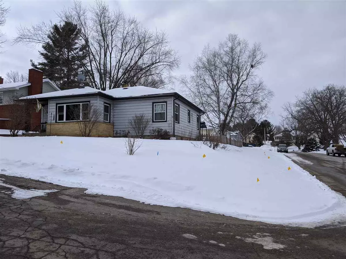 New Glarus, WI 53703,401 6th St