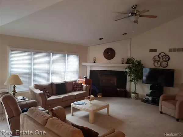 Macomb, MI 48042,51827 EMIL DR