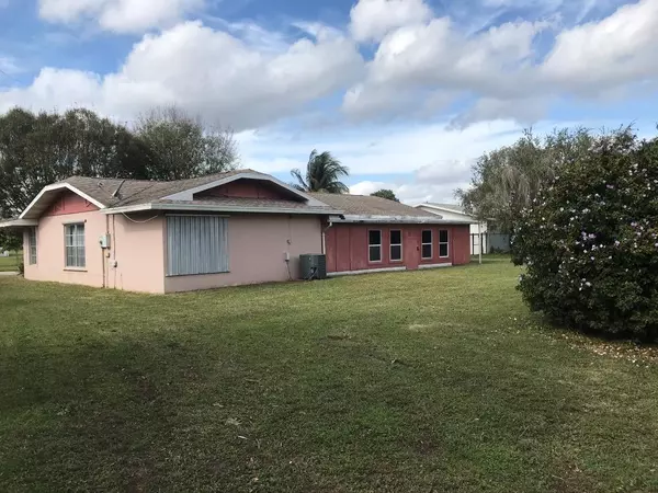 Port Saint Lucie, FL 34983,891 SW Goodrich ST