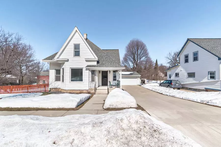 303 High St, Rio, WI 53960