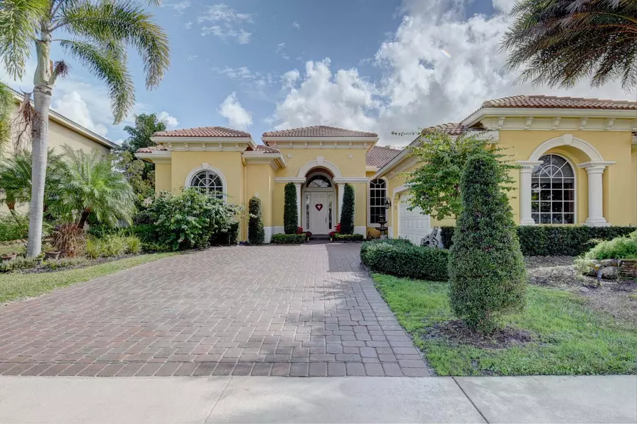 862 Edgebrook LN, West Palm Beach, FL 33411