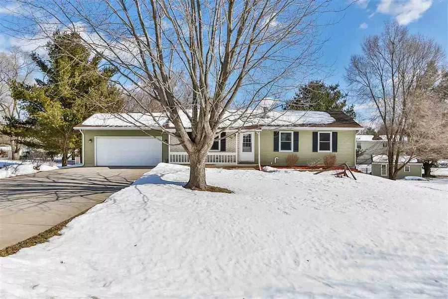 984 Ash Ln, Stoughton, WI 53589