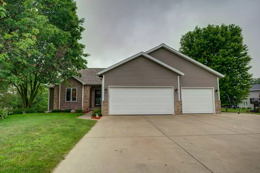 3305 Round Table Way, Cross Plains, WI 53528