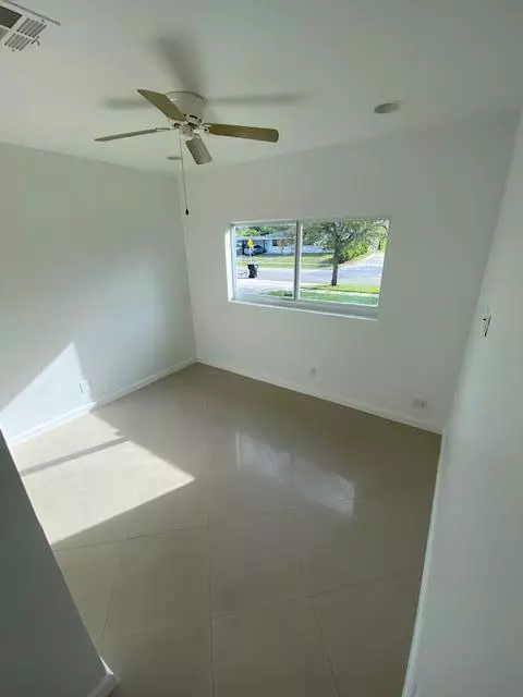 Lake Worth Beach, FL 33461,901 Cochran DR