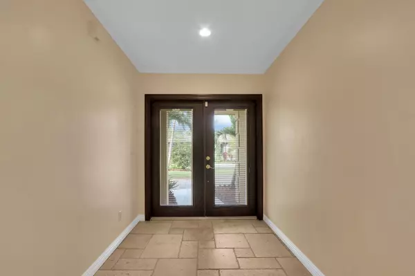 Tequesta, FL 33469,198 Golfview DR