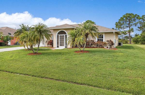 5762 NW Jigsaw LN, Port Saint Lucie, FL 34986