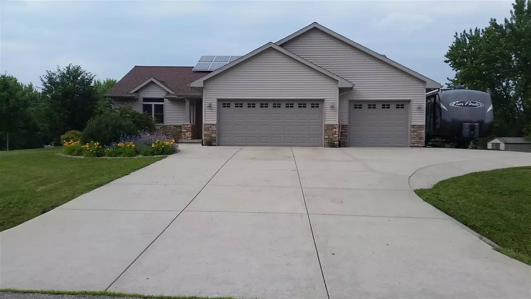 N1693 Fairview Ln, Fort Atkinson, WI 53538