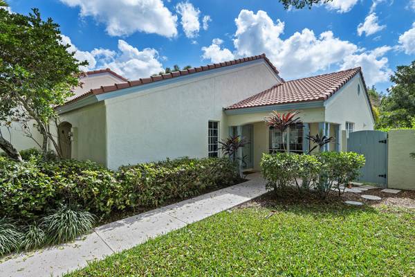 2288 Las Casitas DR, Wellington, FL 33414