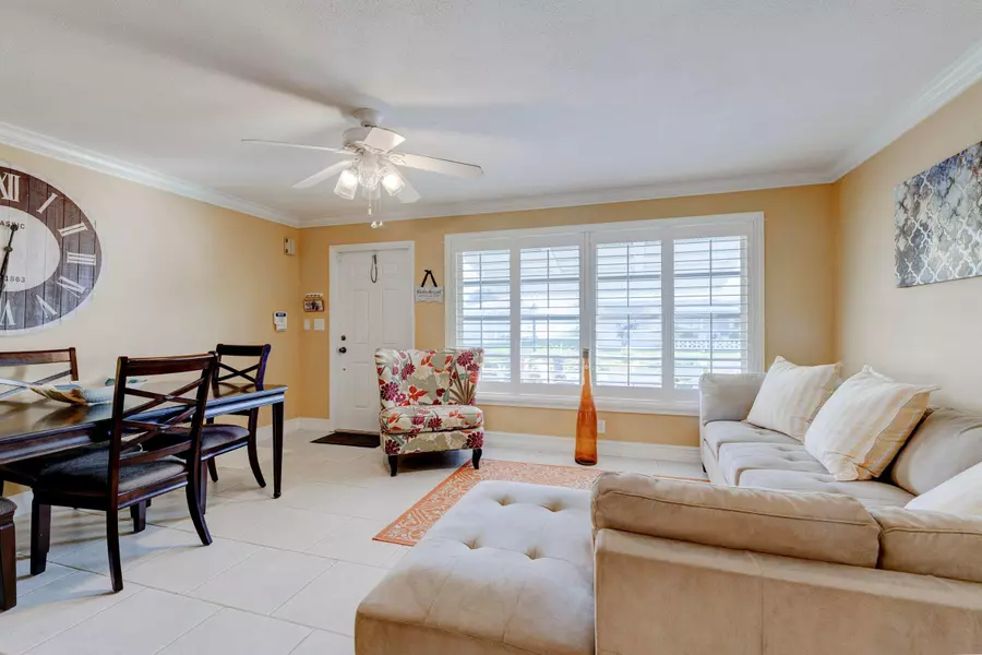 211 NW 29 CT, Pompano Beach, FL 33064