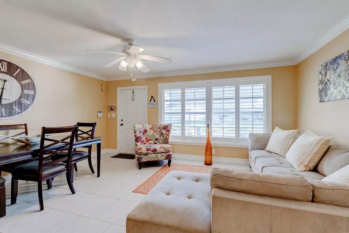 Pompano Beach, FL 33064,211 NW 29 CT