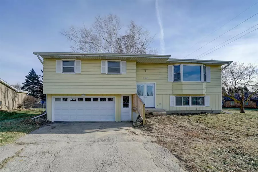 704 S Holiday Dr, Waunakee, WI 53597