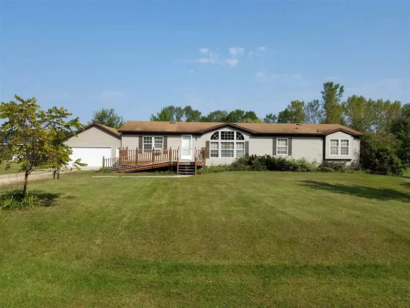 W5090 Oakland Dr, Rio, WI 53960