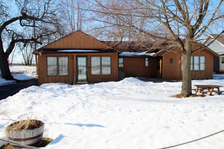 360 Sandy Beach Rd, Lake Mills, WI 53551