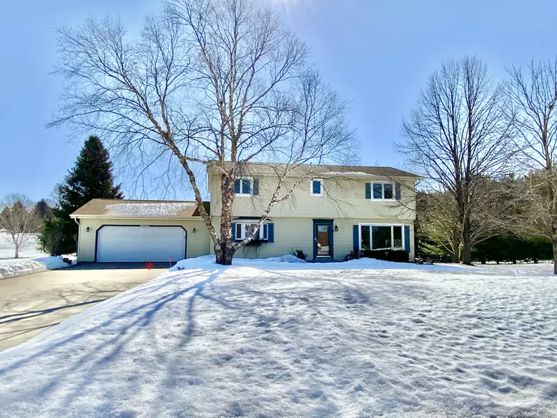 W319S3250 Squire Rd, Genesee, WI 53189