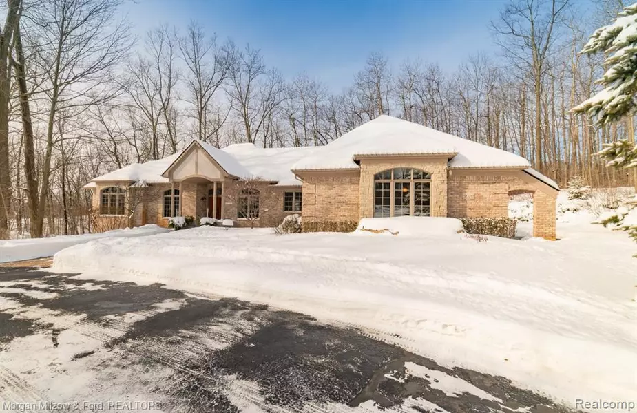 5020 FOREST VALLEY DR, Clarkston, MI 48348-