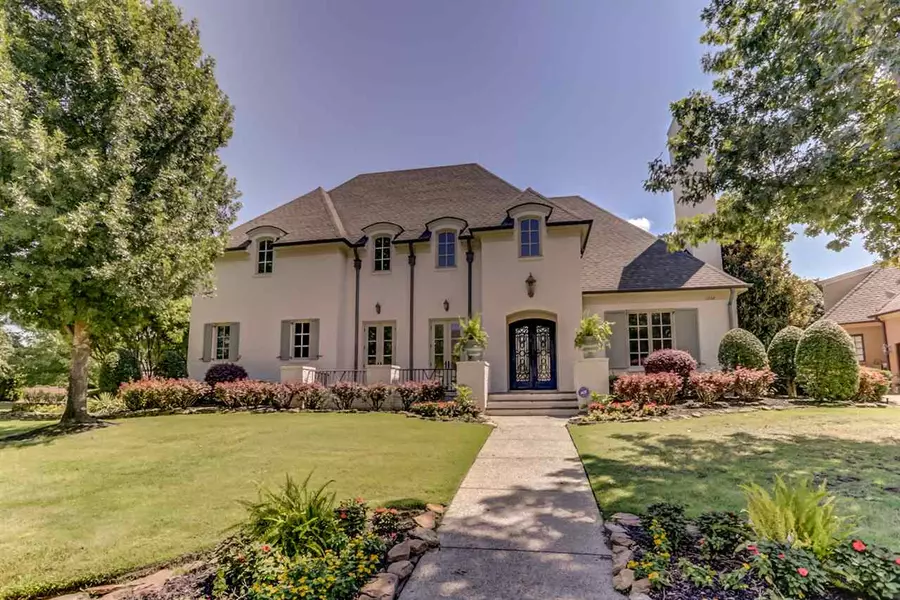 1262 BRIDGEPOINTE DR, Collierville, TN 38017