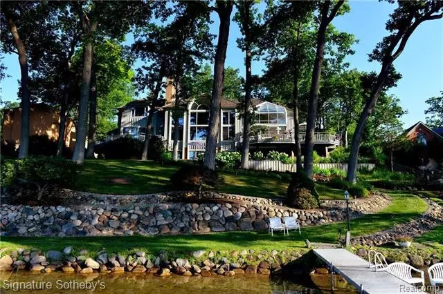 Orchard Lake, MI 48324,3905 LAPLAYA LN