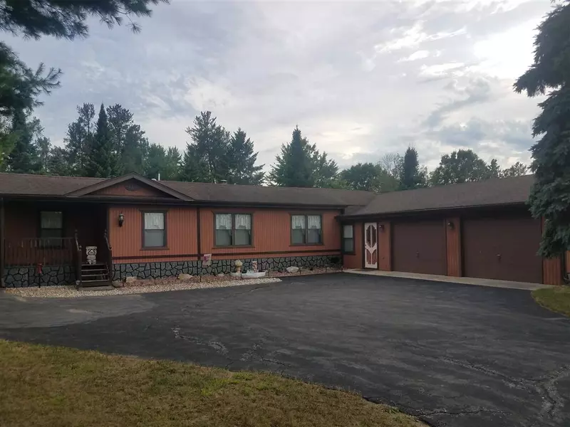 W5643 Buckhorn Dr, New Lisbon, WI 53950