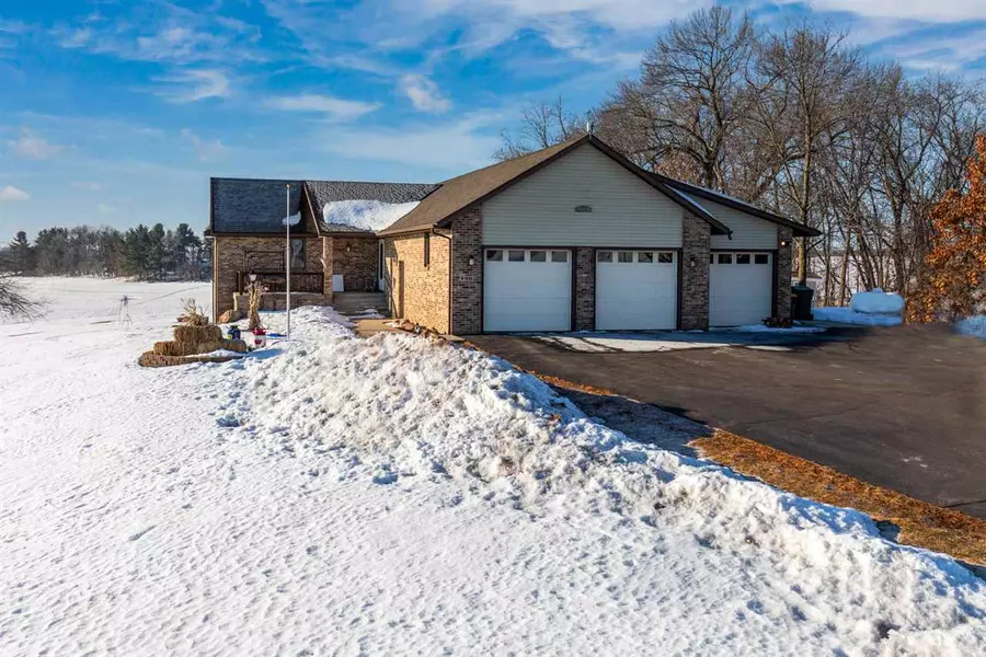 W1995 Purintun Rd, Albany, WI 53502