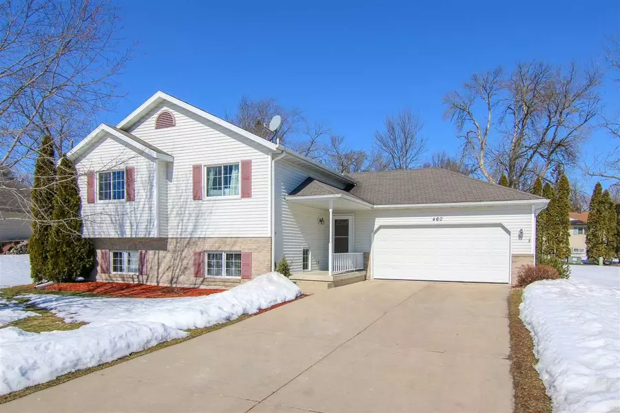 460 Meadow Ln, Columbus, WI 53925