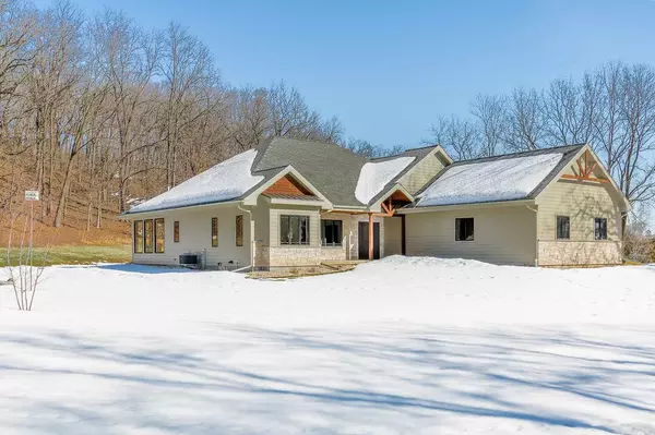 W5610 Spring Valley Rd, New Glarus, WI 53574