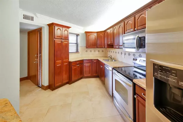 Boca Raton, FL 33433,5650 Camino Del Sol 207