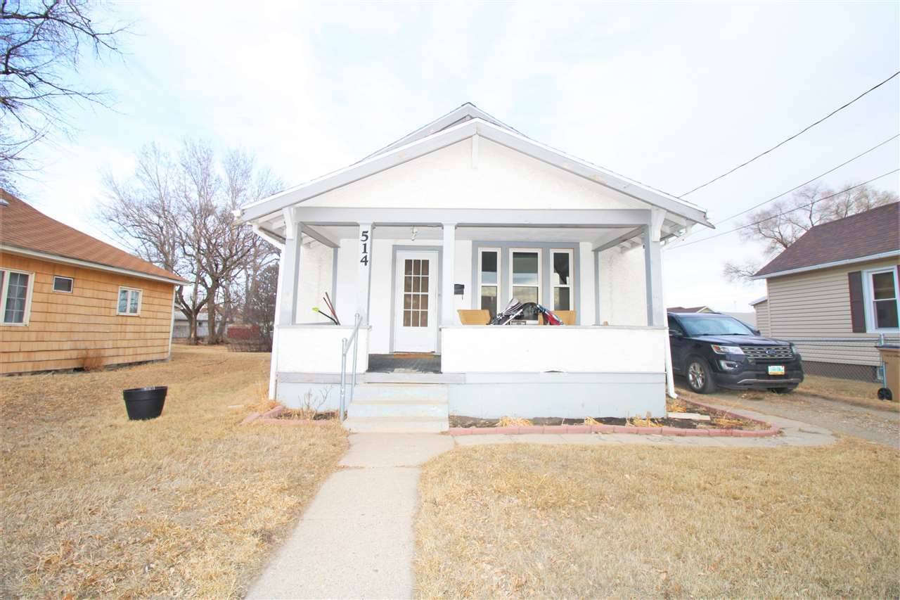514 6th St NE, Minot, ND 58703