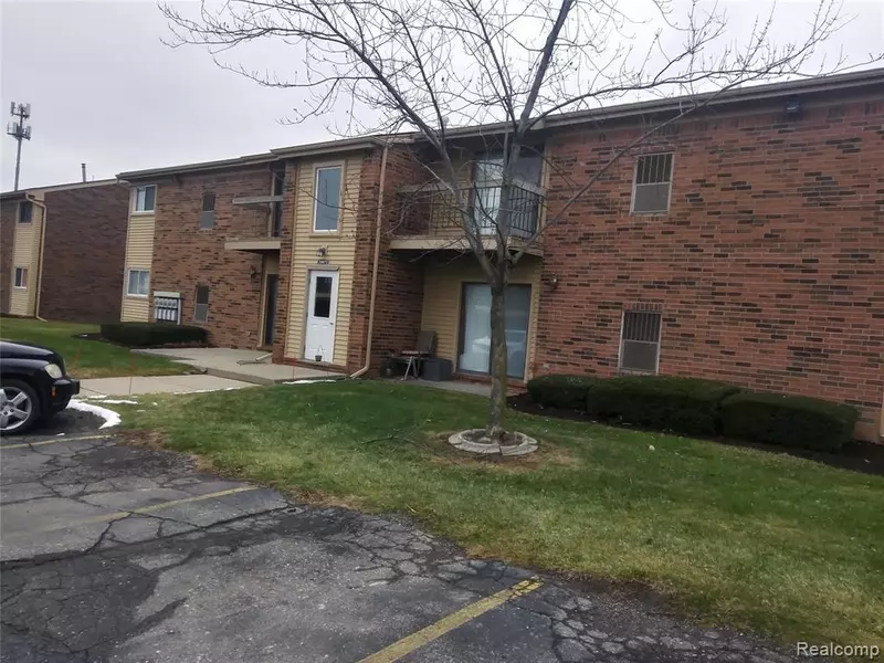 34673 E CLARKSON DR APT 76, Fraser, MI 48026 3504