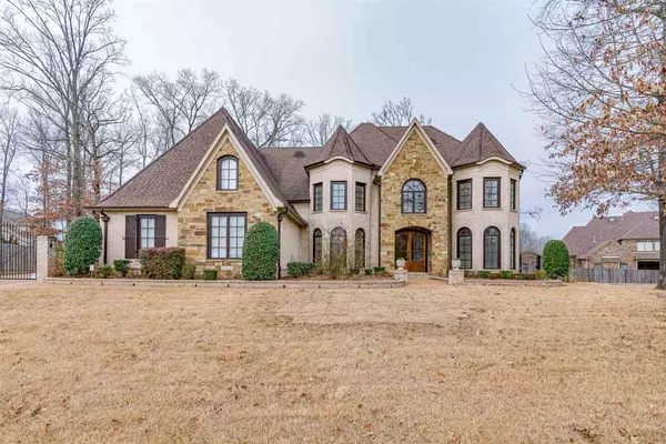 1065 E OLD HEARTHSTONE CIR, Collierville, TN 38017