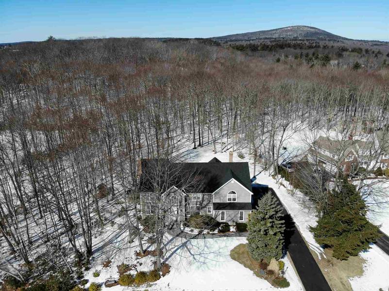 46 Hawk DR, Bedford, NH 03110