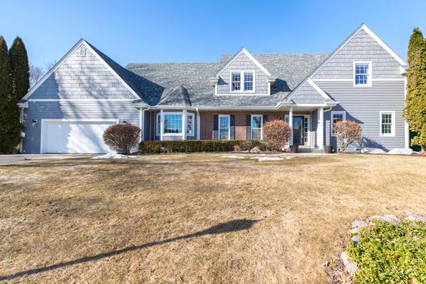 532 W Highland Dr, Grafton, WI 53024