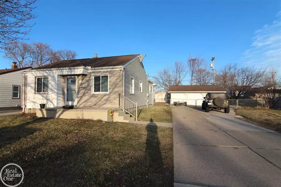 25104 Leach, Roseville, MI 48066