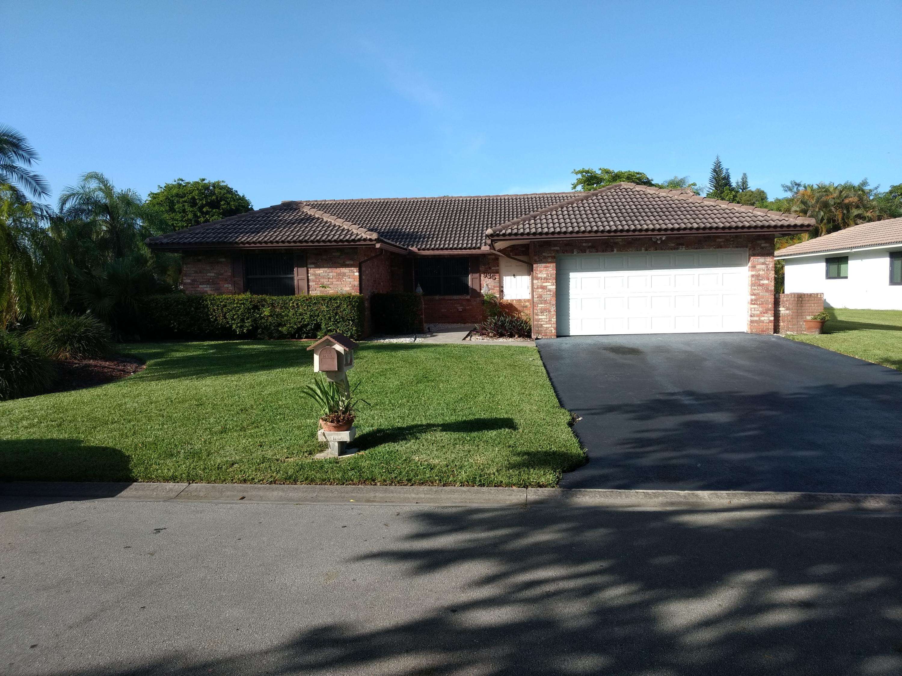 935 NW 110th LN, Coral Springs, FL 33071