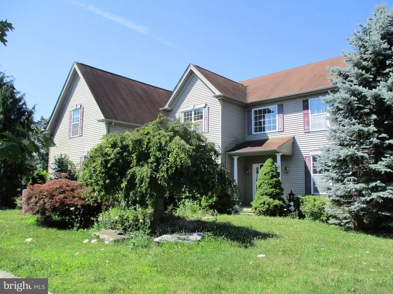 5180 CURLY HORSE DR, Center Valley, PA 18034