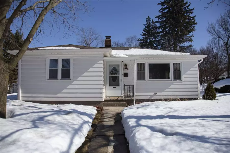 77 N Greenfield Ave, Waukesha, WI 53186