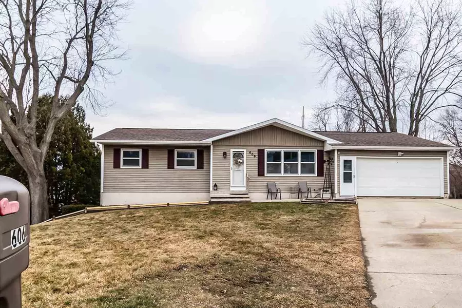 606 Northview Cir, Deforest, WI 53532