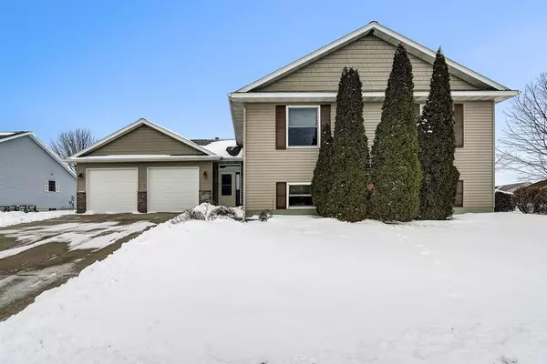 2023 Mustang Dr, Prairie Du Sac, WI 53578