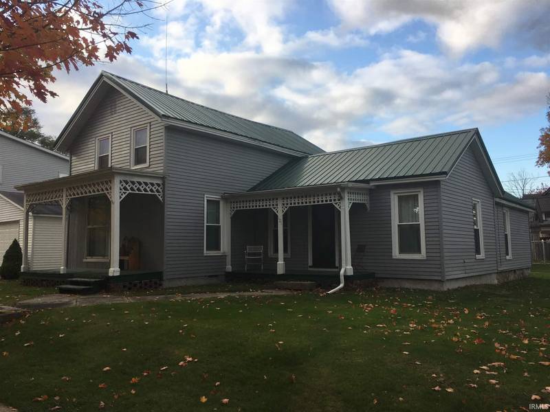 121 W CHESTNUT Street, New Carlisle, IN 46552