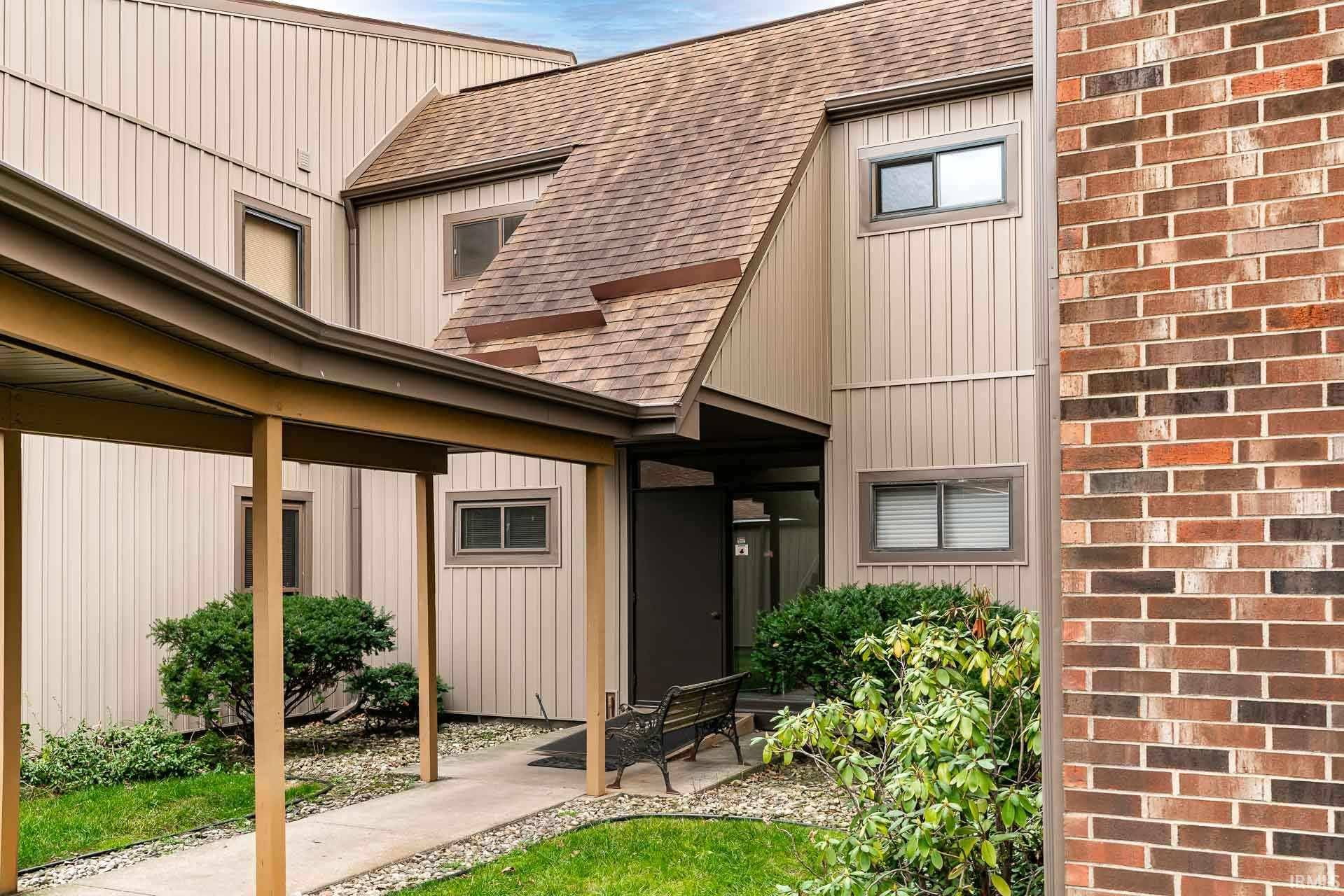 1926 Abbey Road #A, South Bend, IN 46637-5403
